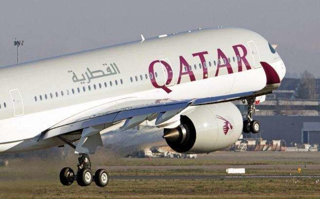 Despegue de un avión de Qatar Airways.