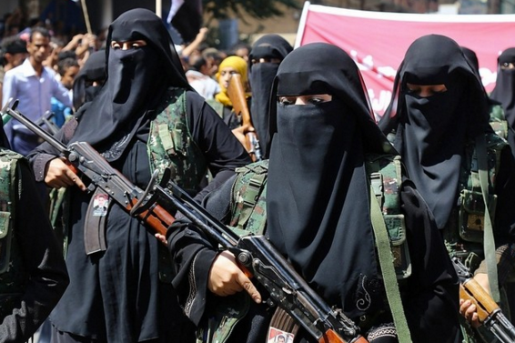 Mujeres combatientes de la coalición de Arabia en Yemen (Ahmad Al Basha, AFP)