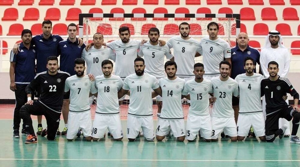 Foto oficial del Al Nasr Club en el primer partido de la liga