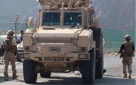 Vehículos blindados de Emiratos Árabes en Yemen.
