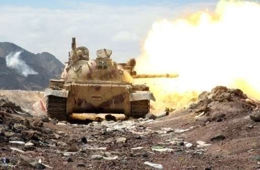 Un tanque de las fuerzas progubernamentales en Yemen.