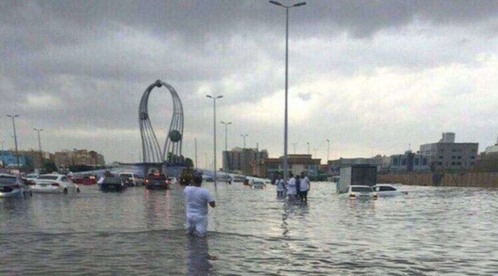 Las lluvias han provocado inundaciones en numerosos puntos de Arabia Saudí. (Twitter)