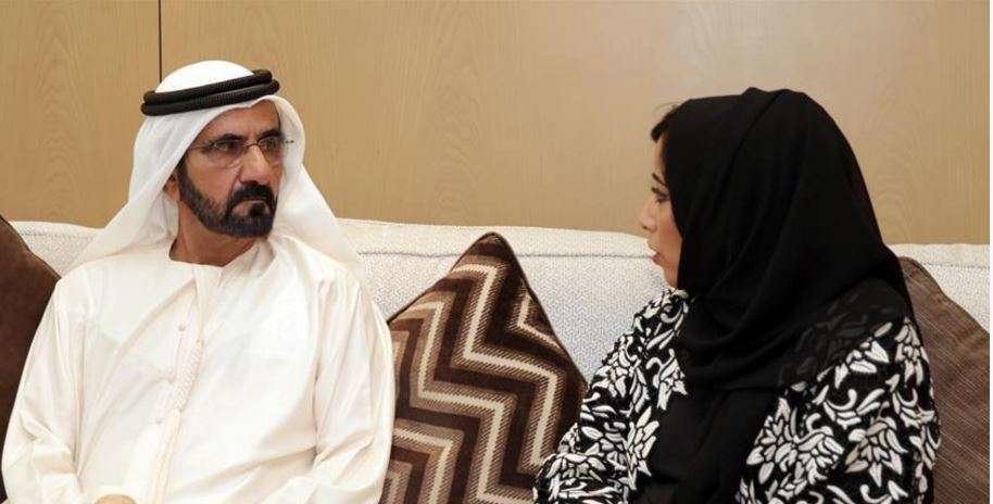 El jeque Al Maktoum junto a la nueva directora del DMI, Mona Al Marri. 