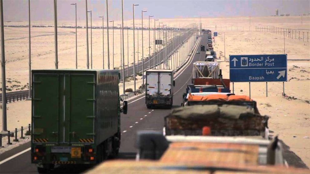 Camiones en la frontera de Emiratos con Arabia Saudita.