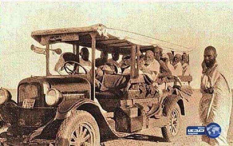El primer autobús que realizaba viajes a La Meca.