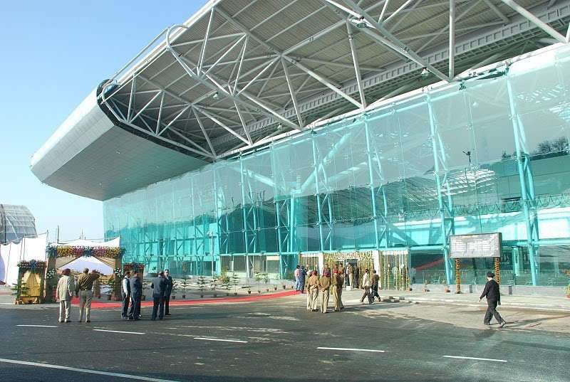  Aeropuerto Internacional Jee Guru Ram Das en la India.