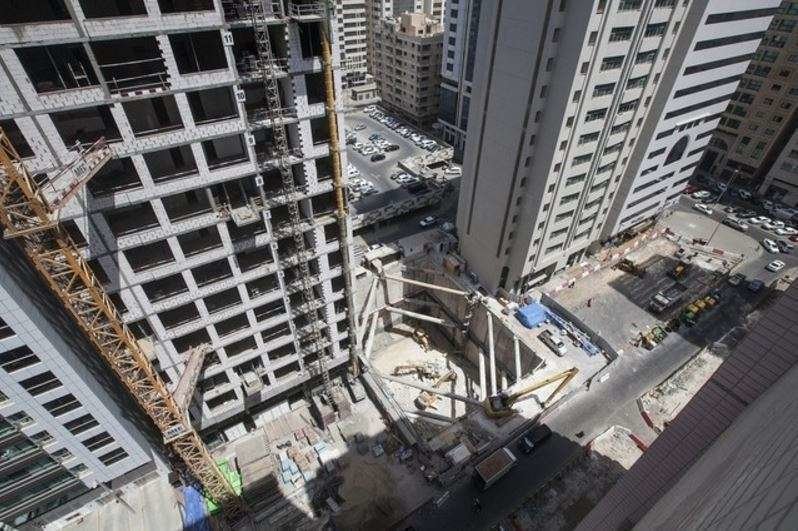 Un edificio en construcción en Abu Dhabi.