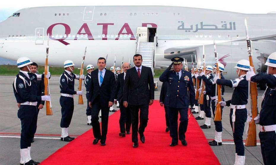 Momento de la llegada del emir de Qatar a Bogotá.