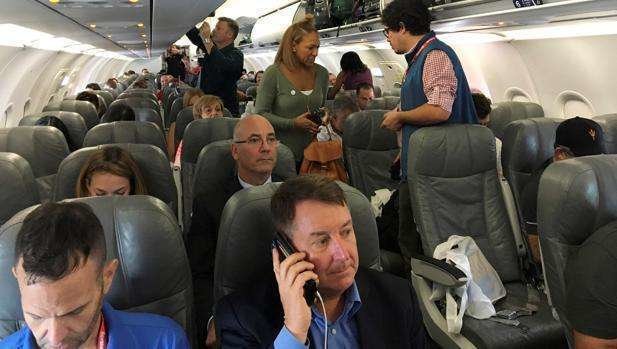 Pasajeros con destino Santa Clara del vuelo de JetBlue Airways que ha partido desde Florida (Reuters).