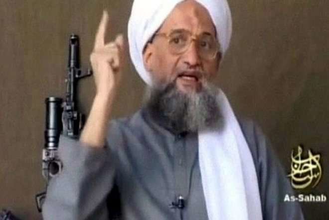 El líder de Al Qaeda Ayman al Zwahiri habla en un vídeo de la organización terrorista.