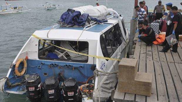 La policía investiga el barco donde se produjo la explosión.