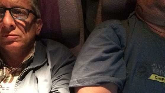 El selfie del italiano en su asiento del vuelo.
