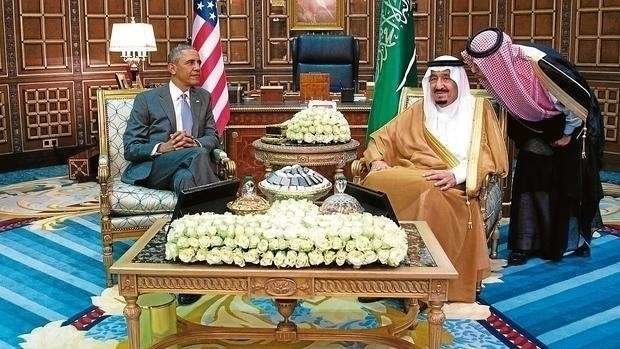 El presidente estadounidense en una reunión con el rey de Arabia Saudita.
