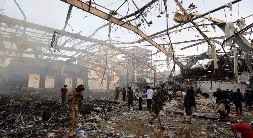 Una imagen del estado en que quedó el lugar del funeral en Saná tras el ataque del pasado 8 de octubre