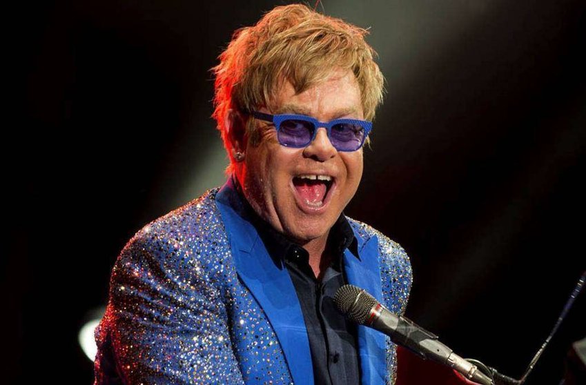 El artista británico Elton John durante un concierto.