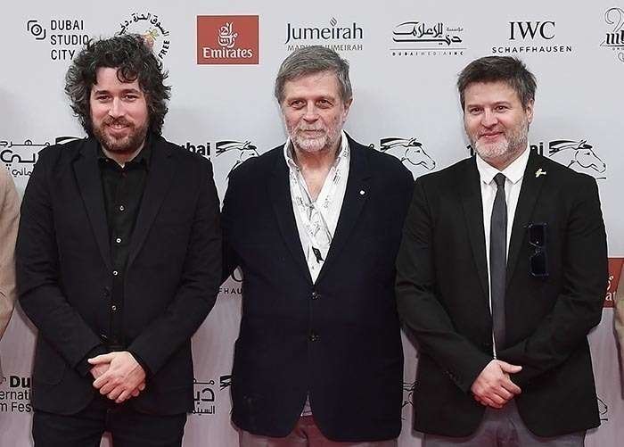 Los directores y el productor de 'El ciudadano ilustre', en el Festival de Cine de Dubai.