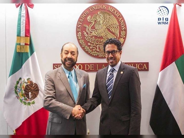 Un momento del encuentro entre el embajador de EAU y el senador mexicano.