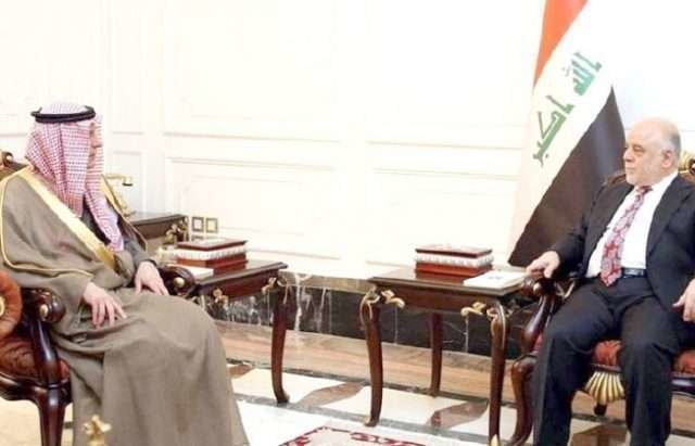 El ministro de Exteriores saudí y el primer ministro irakí durante el encuentro.