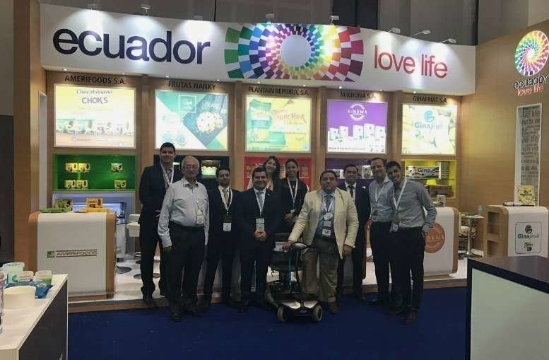 Empresarios y representantes de la oficina de Pro Ecuador en Dubai durante la Gulfood 2017. (Cedida)
