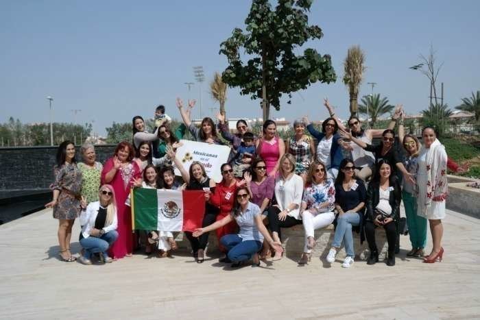 El grupo de mexicanas reunido en Abu Dhabi.