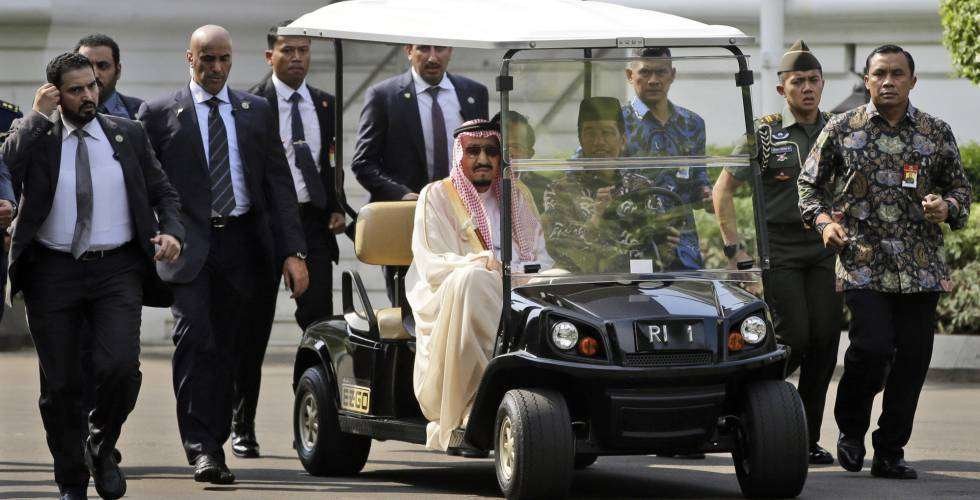 El rey Salman durante su visita a Malasia.