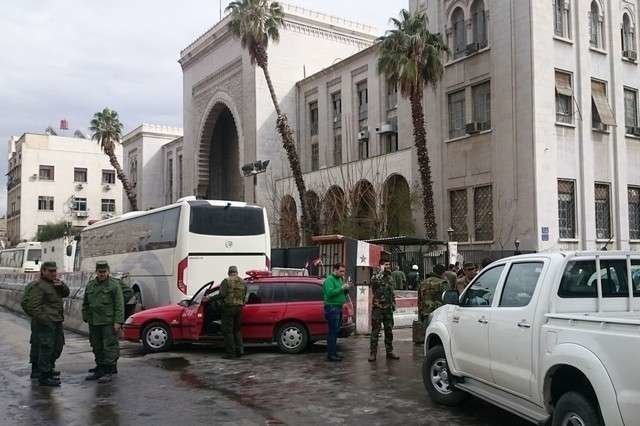 En la foto de AFP el lugar del atentado en Damasco.