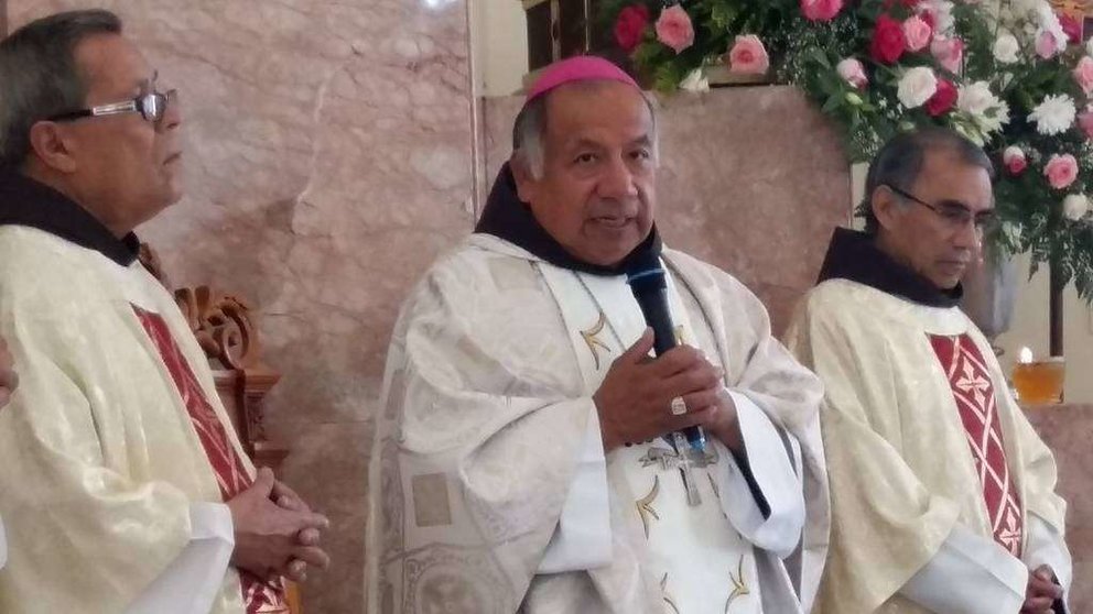 El obispo de Estambul, Rubén Tierrablanca, durante una misa. (Twitter)