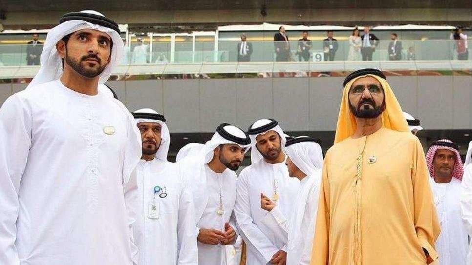 El jeque Mohammed junto al jeque Hamdan en el Hipódromo de Meydan este sábado.