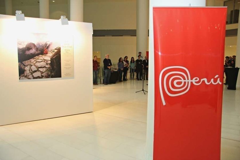 Inauguración de la exposición fotográfica sobre el Qhapaq Ñan en la Universidad de Nueva York de Abu Dhabi. (EL CORREO)