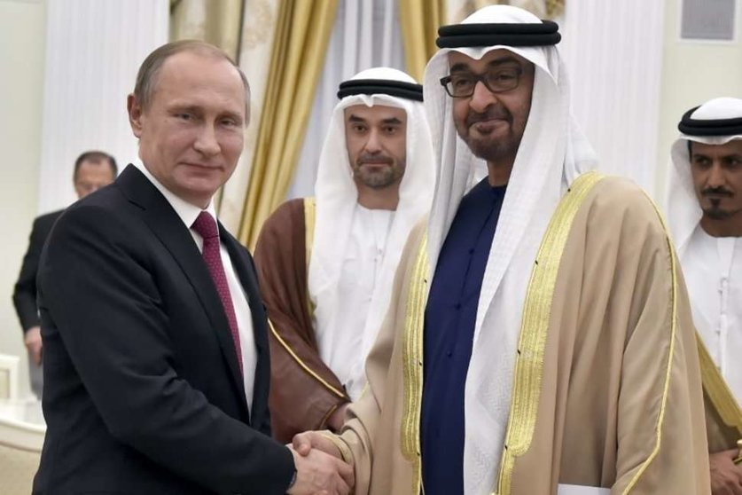 El príncipe heredero de Abu Dhabi durante un encuentro con Putin en marzo de 2016.(Reuters) 