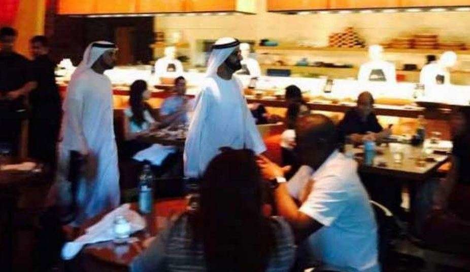 El gobernador de Dubai durante la visita al hotel Atlantis.
