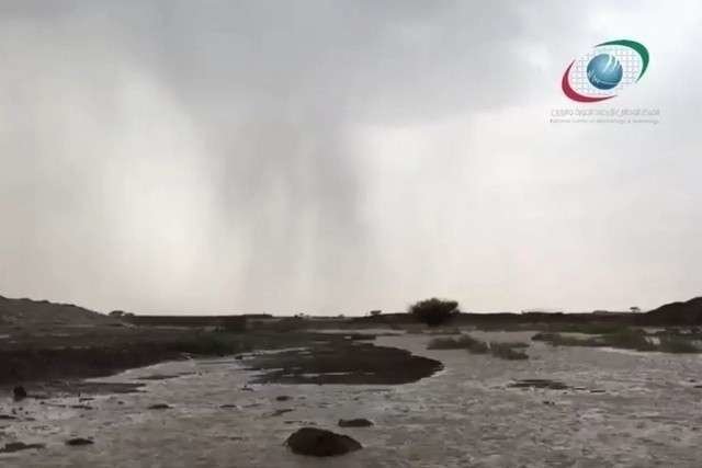Un fotograma del vídeo que muestra las lluvias caídas en Al Ain. (NCMS)