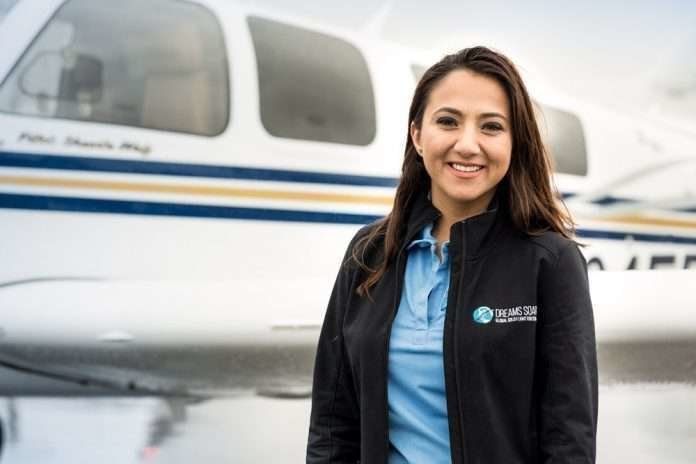 La joven piloto afgana residente en EEUU.