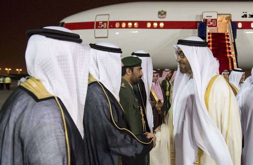 El jeque Mohammed bin Zayed Al Nahyan, a su llegada a Riad. (WAM)
