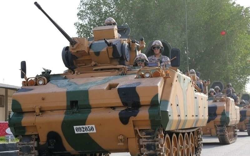 Las tropas turcas a su llegada a Qatar. (AP)