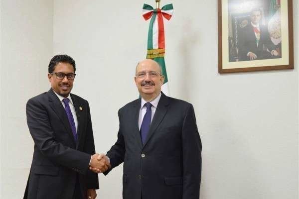 El embajador de los EAU en México, Ahmed Hatem Al Menhali, y el subsecretario de Relaciones Exteriores, Carlos de Icaza, durante su reciente encuentro.