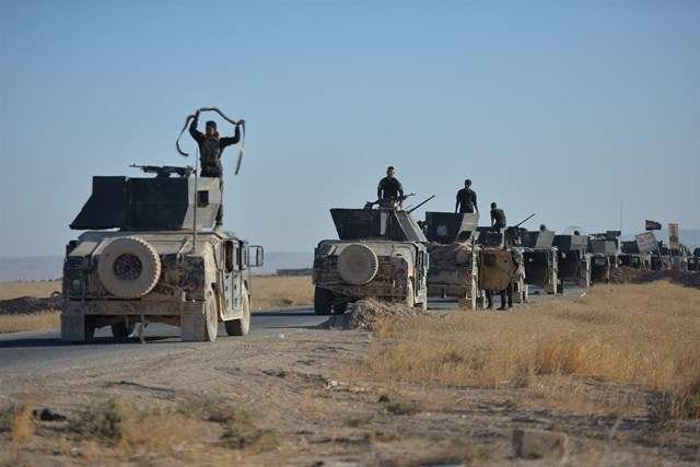 En la imagen de Reuters, vehículos blindados de las fuerzas iraquíes.