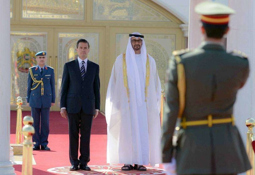 El presidente de México y el príncipe heredero de Abu Dhabi en Emiratos Árabes.
