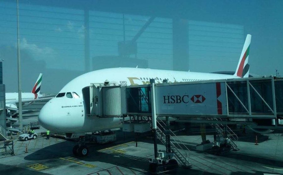 Un A380 de Emirates en el Aeropuerto de Dubai. (EL CORREO)