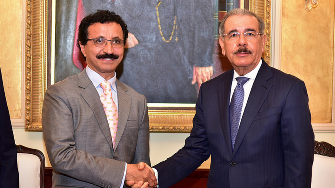 Sultan Ahmed bin Sulayem a la izquierda y el presidente de la República Dominicana.