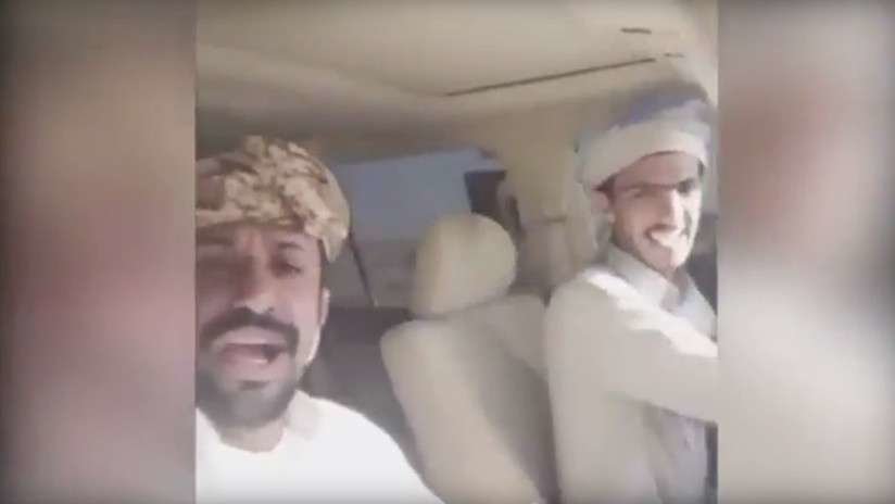 Los dos saudíes momentos antes de fallecer tras el accidente.