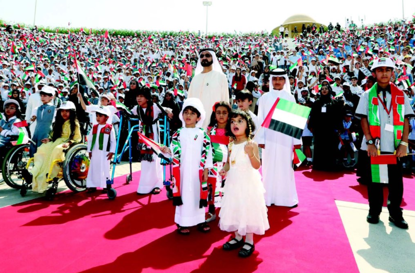 El gobernador de Dubai durante la celebración del Día Nacional de la Bandera.
