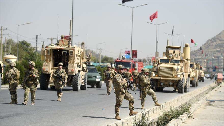 Soldados afganos y estadounidenses en Kabul.
