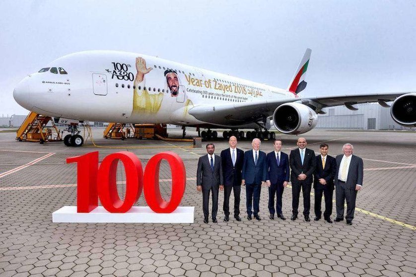 El Airbus A380 número 100 de Emirates, en la ciudad alemana de Hamburgo.