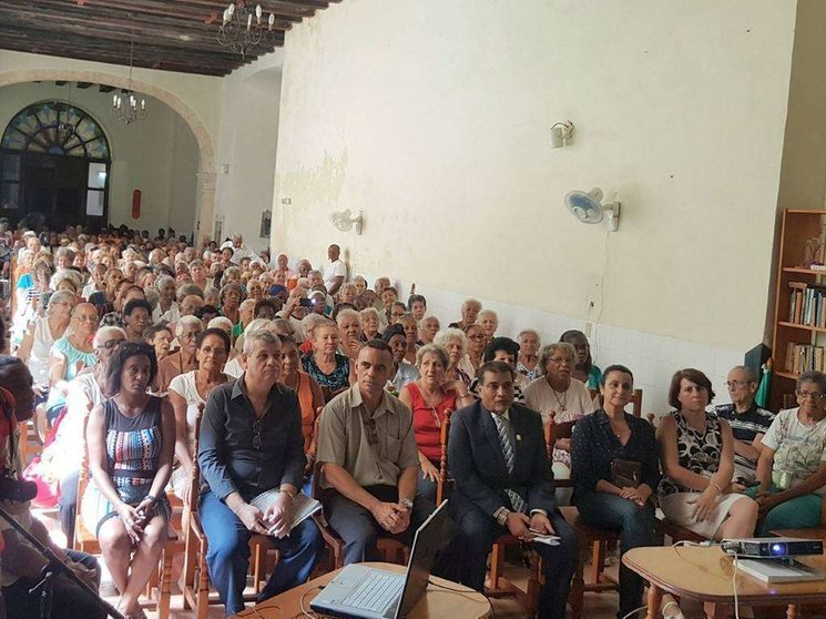 Asistentes cubanos a la jornada solidaria organizada por EAU en La Habana. (WAM)