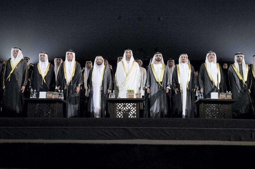 Foto de familia de la celebración oficial  del 46 Día Nacional de EAU en Abu Dhabi.