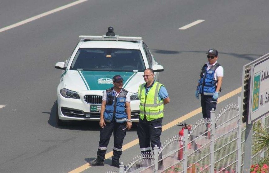 Agentes de la Policía de Dubai. (EL CORREO)
