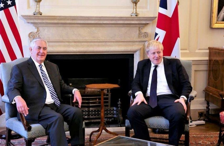 Boris Johnson y Rex Tillerson durante la reunión en París.