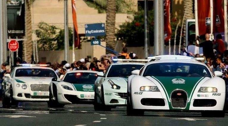 Vehículos de lujo de la Policía de Dubai.