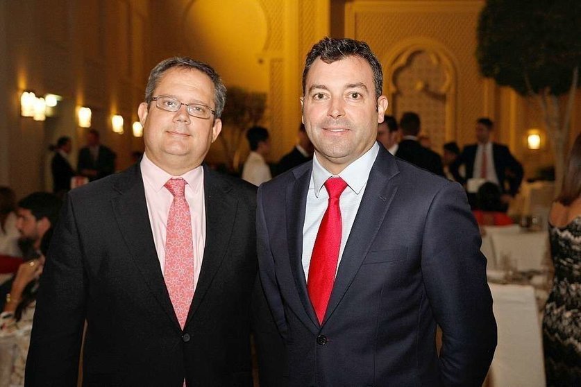 José Luis Kaiser -izquierda- con Erik Rovina, consejero económico y comercial jefe de España en Emiratos Árabes. (Richard Ramos)